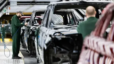 JLR Supply Chain Staff Allegedly Instructed to Apply for Universal Credit, Labor Group States